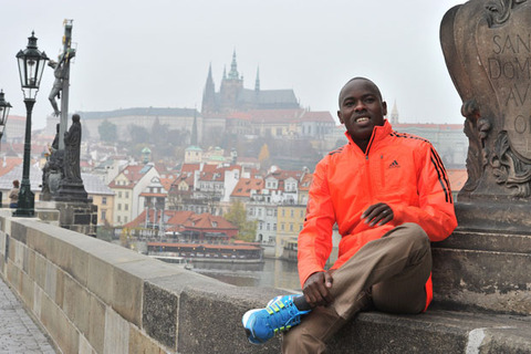 makau-on-charles-bridge_hi