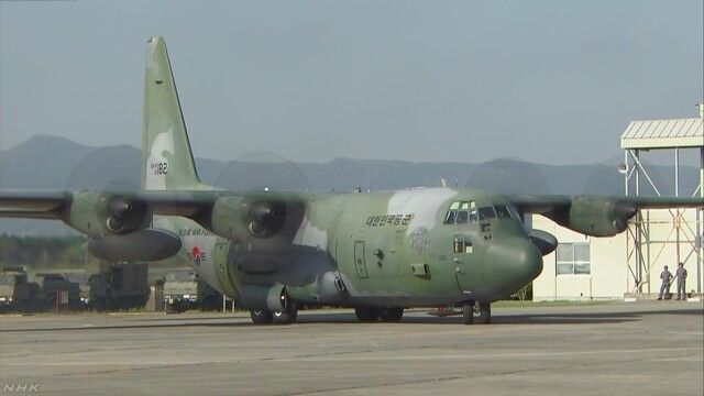 【熊本地震】熊本に韓国軍輸送機が飲み水や食料など支援物資運ぶ