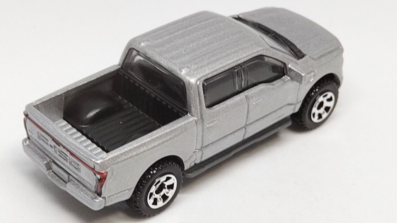 マッチボックス 2022 フォード F-150 ライトニング : ミニカー収集記録