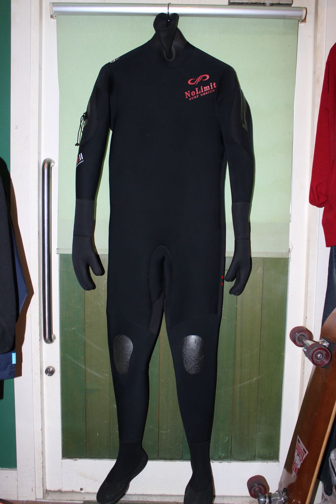 ドライ スーツで寒波を乗り切ろう 愛知 名古屋 春日井 サーフィンスクール ノーリミット サーフショップ のサーフィンブログ