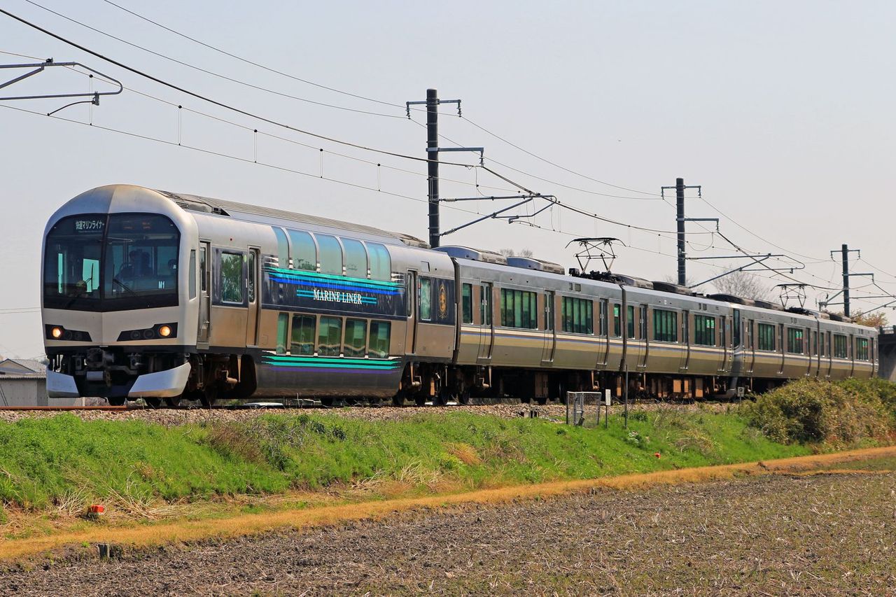 JR四国 5000系M1＋JR西日本 223系5000番台P1