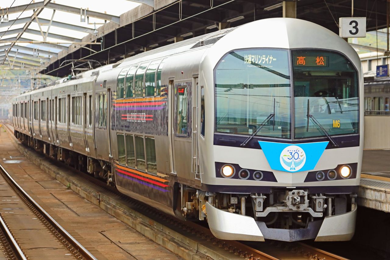 JR四国 5000系M6＋JR西日本 223系5000番台P5
