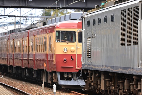 えちごトキめき鉄道　４１３系４５５系国鉄急行色編成　甲種輸送　＠松任駅構内準備中その２