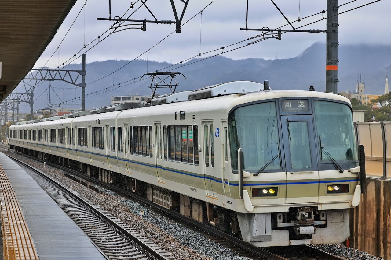 JR西日本 221系B14編成 奈良転属回送＠さくら夙川 : 鐵道写真公開所 参号機