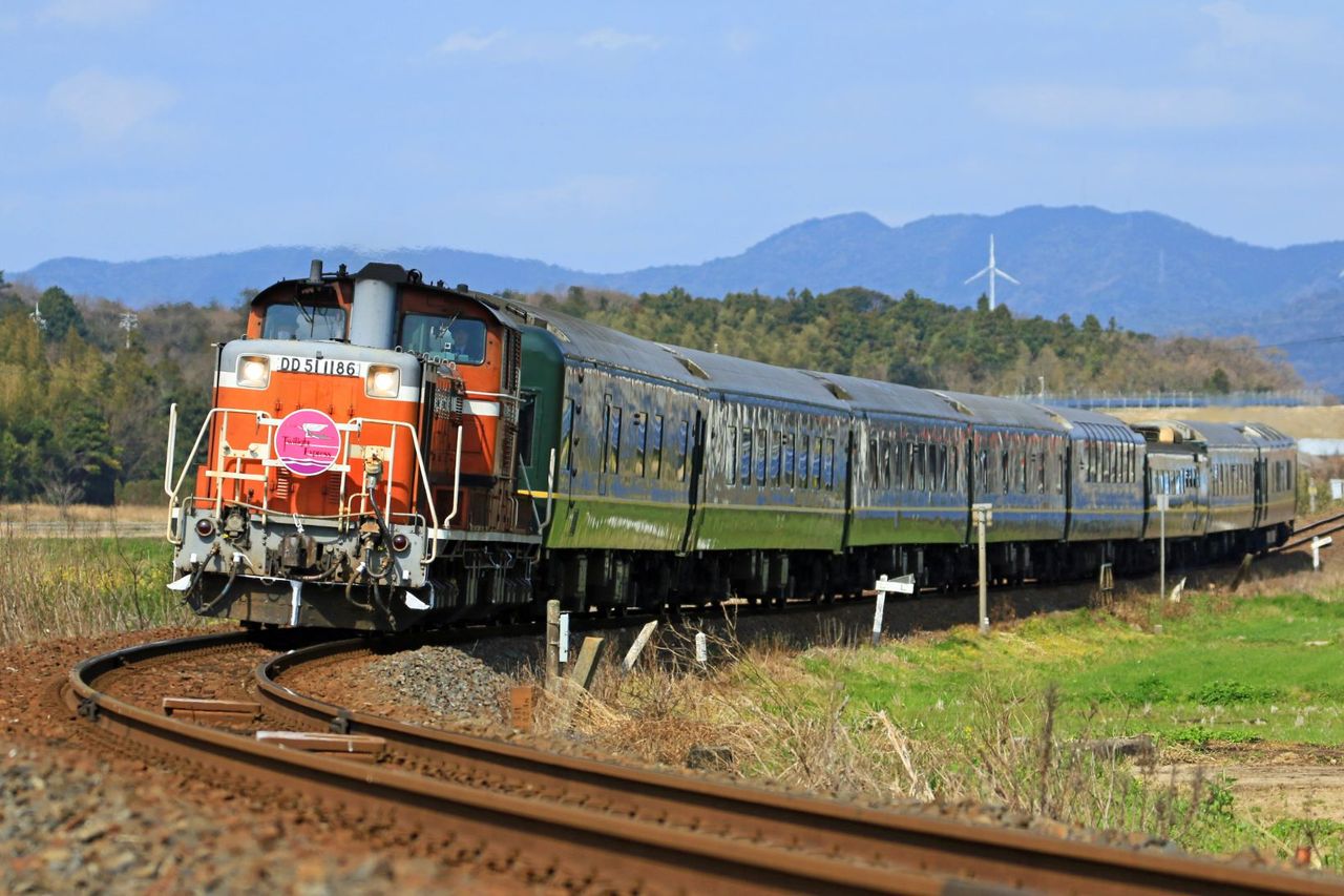 JR西日本 DD51-1186号機 国鉄色牽引 「特別な