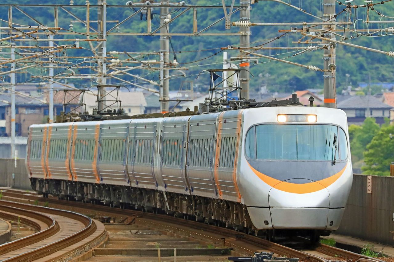 JR四国 8000系L1＋S5編成「しおかぜ」 : 鐵道写真公開