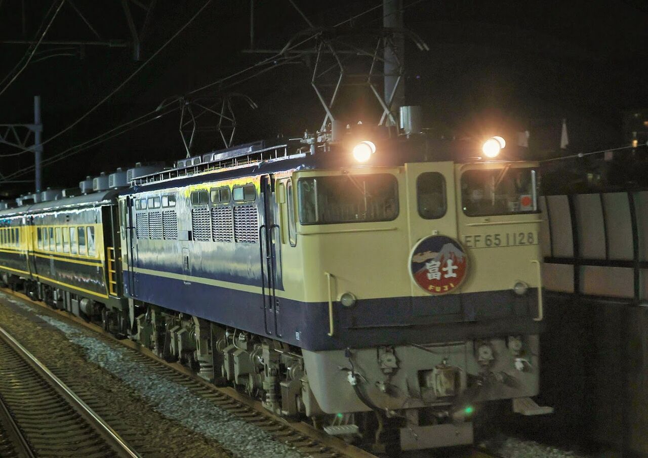 JR西日本 EF65-1128号機牽引「サロンカーなにわ」5B