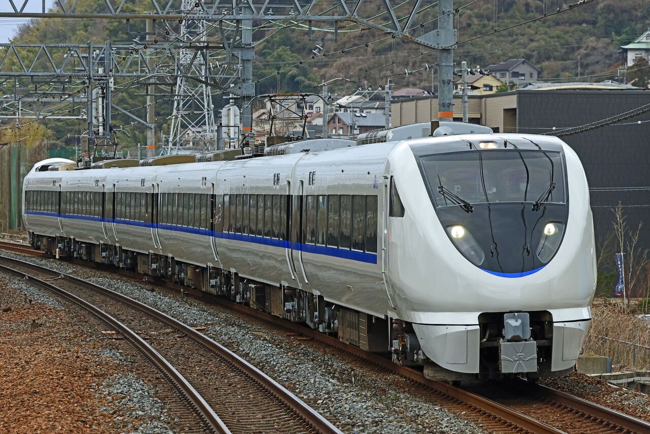 JR西日本 683系8000番台N03編成サンダーバード色 出場