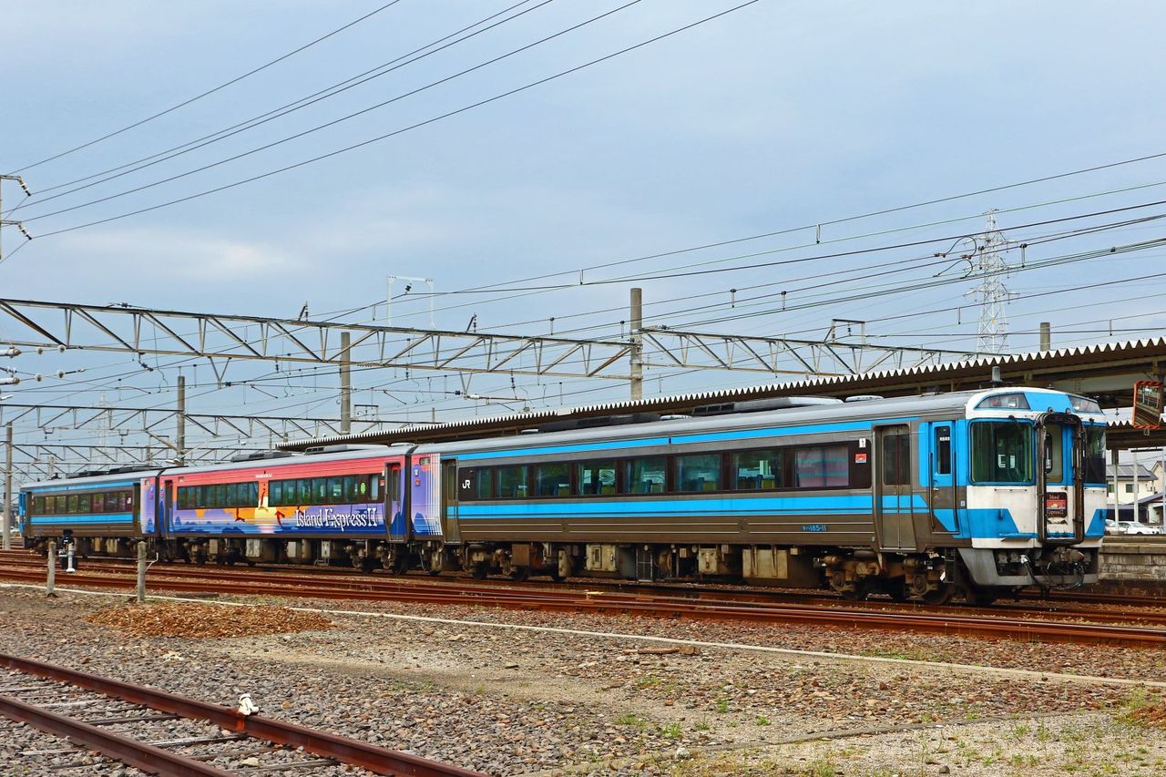 JR四国 キハ185系欧風気動車「アイランドエクスプレスⅡ」 : 鐵道