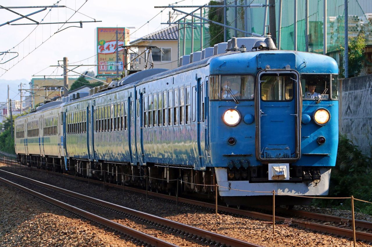 JR西日本 475系A18＋A21編成 北陸地域色（青）＋新北陸色