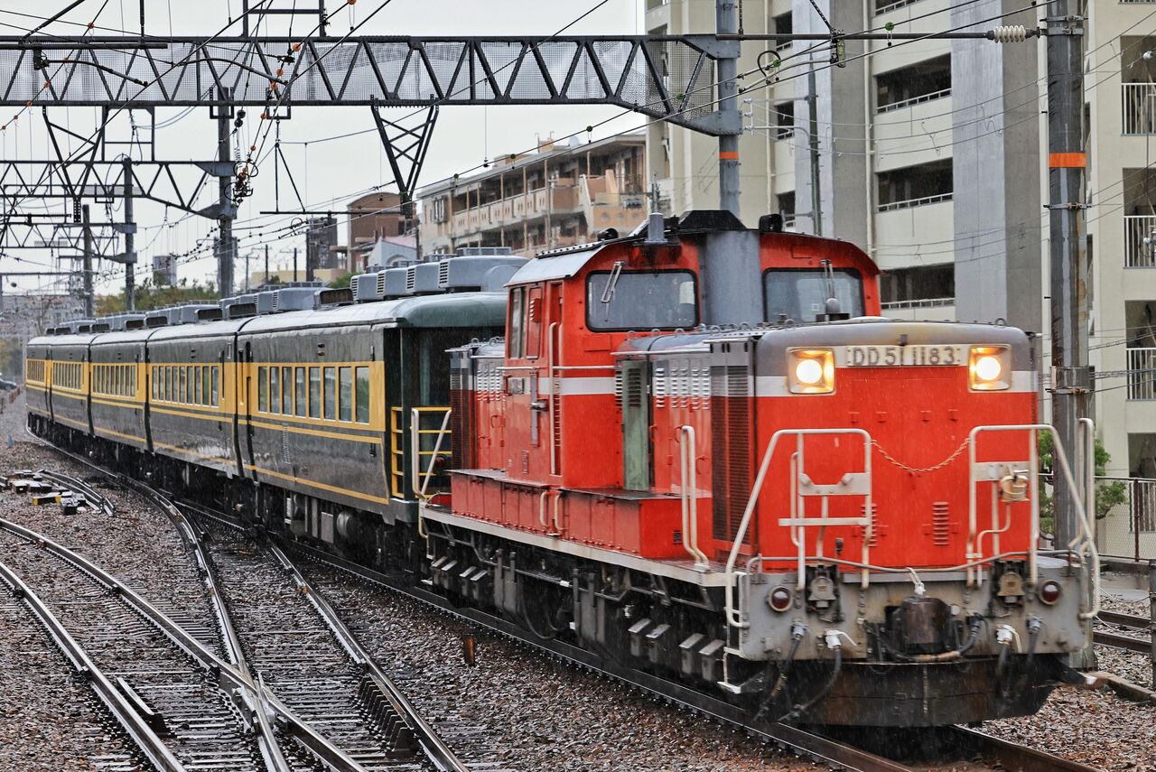 JR西日本 DD51-1183号機牽引「サロンカーなにわ」5B