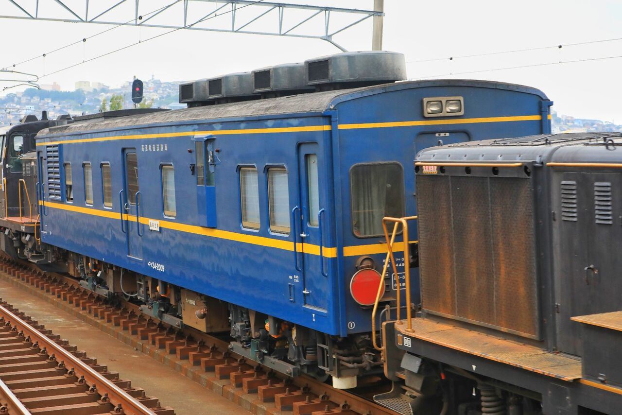 JR九州 DE10-1195号機＋マヤ34-2009＋DE10