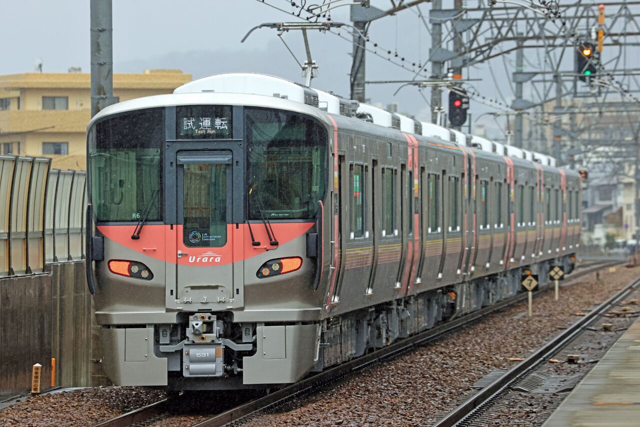 JR西日本 227系500番台R8+R7+R6編成「Urara」 出場試運転 : 鐵道写真公開所 参号機