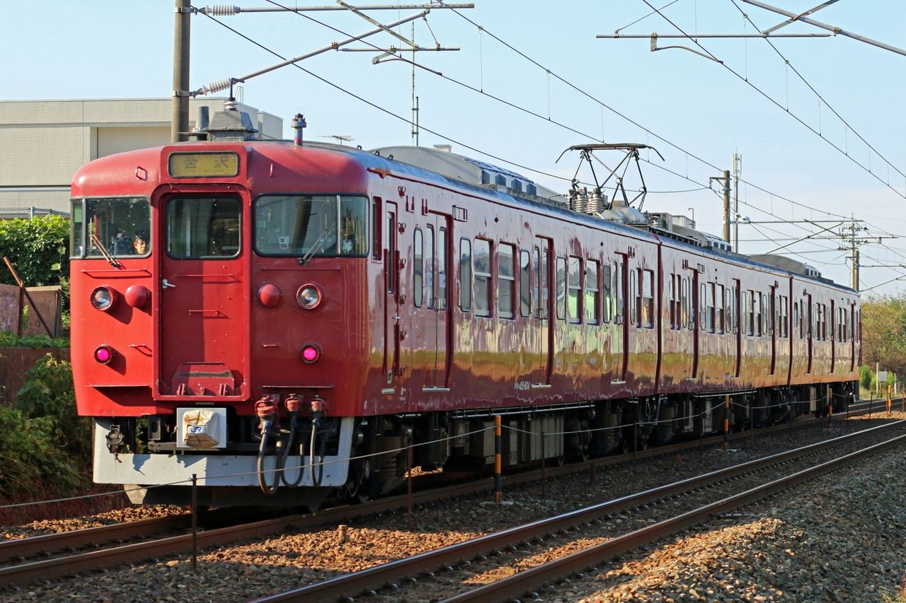 七尾線色415系 415系七尾線色 引退間近！！ 七尾線で茜色の国鉄型車両を