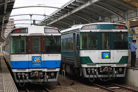 ＪＲ四国　キハ１８５系　復活国鉄色「いしづち」　剣山色「うずしお　アンパンマン」＠高松駅