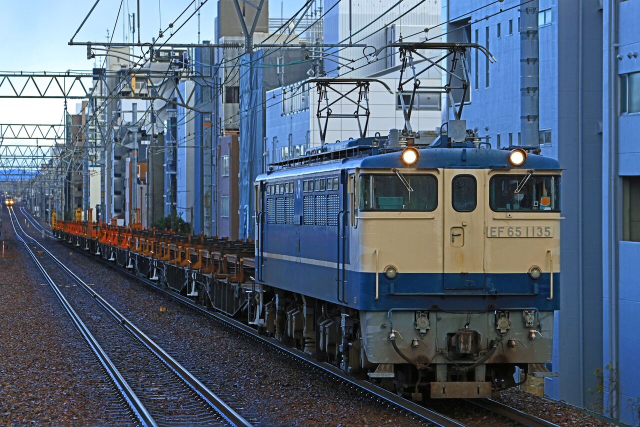 JR西日本 EF65-1135号機 チキ5500形12両 配給