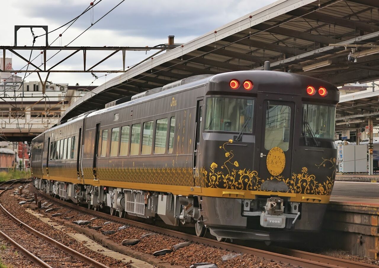 JR西日本 キハ189系7000番台「はなあかり」京都鉄道博物館展示回送＠茨木 : 鐵道写真公開所 参号機