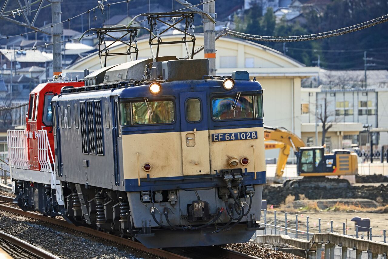 JR貨物 DD200-11号機 甲種輸送 EF64-1028号機