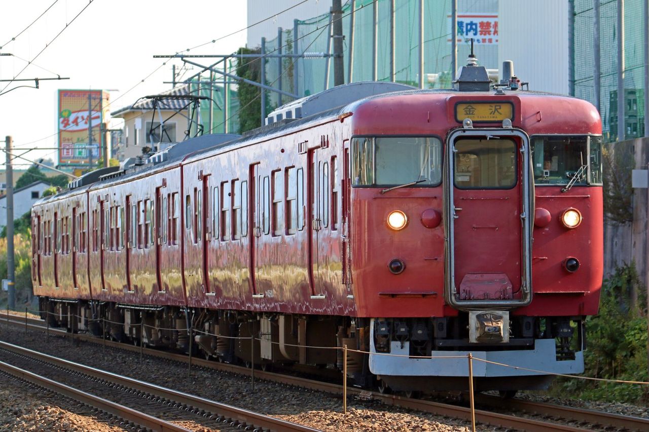 JR西日本 415系800番台C04編成 北陸地域色七尾線用