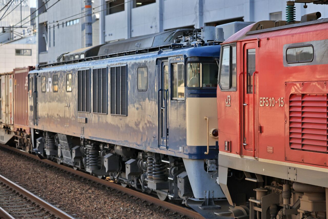 JR貨物 EF510-15号機＋ムドEF64-1037号機 : 鐵道写真
