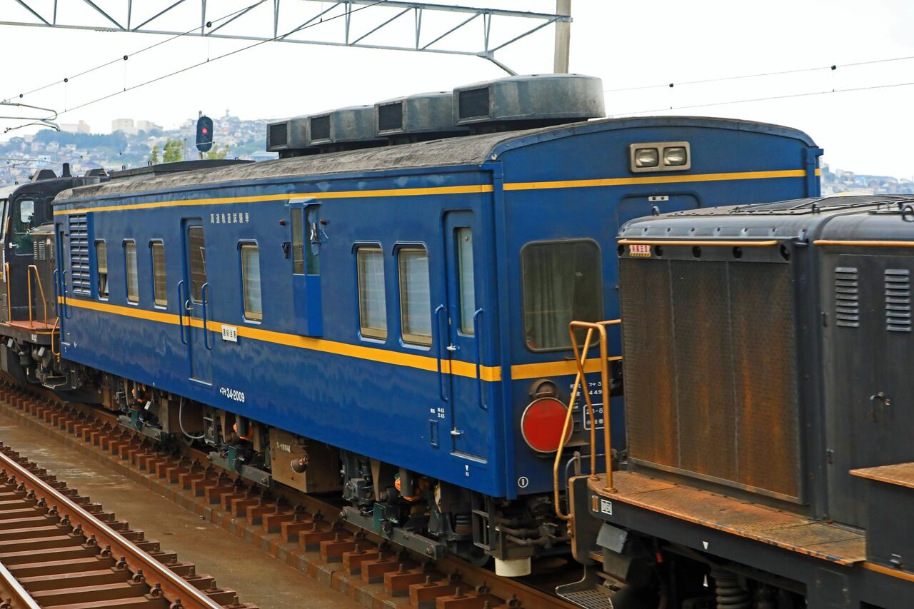 DE10 1195 ＋マヤ34-2009 セット JR九州 DE10-1195号機＋マヤ34-2009＋DE10