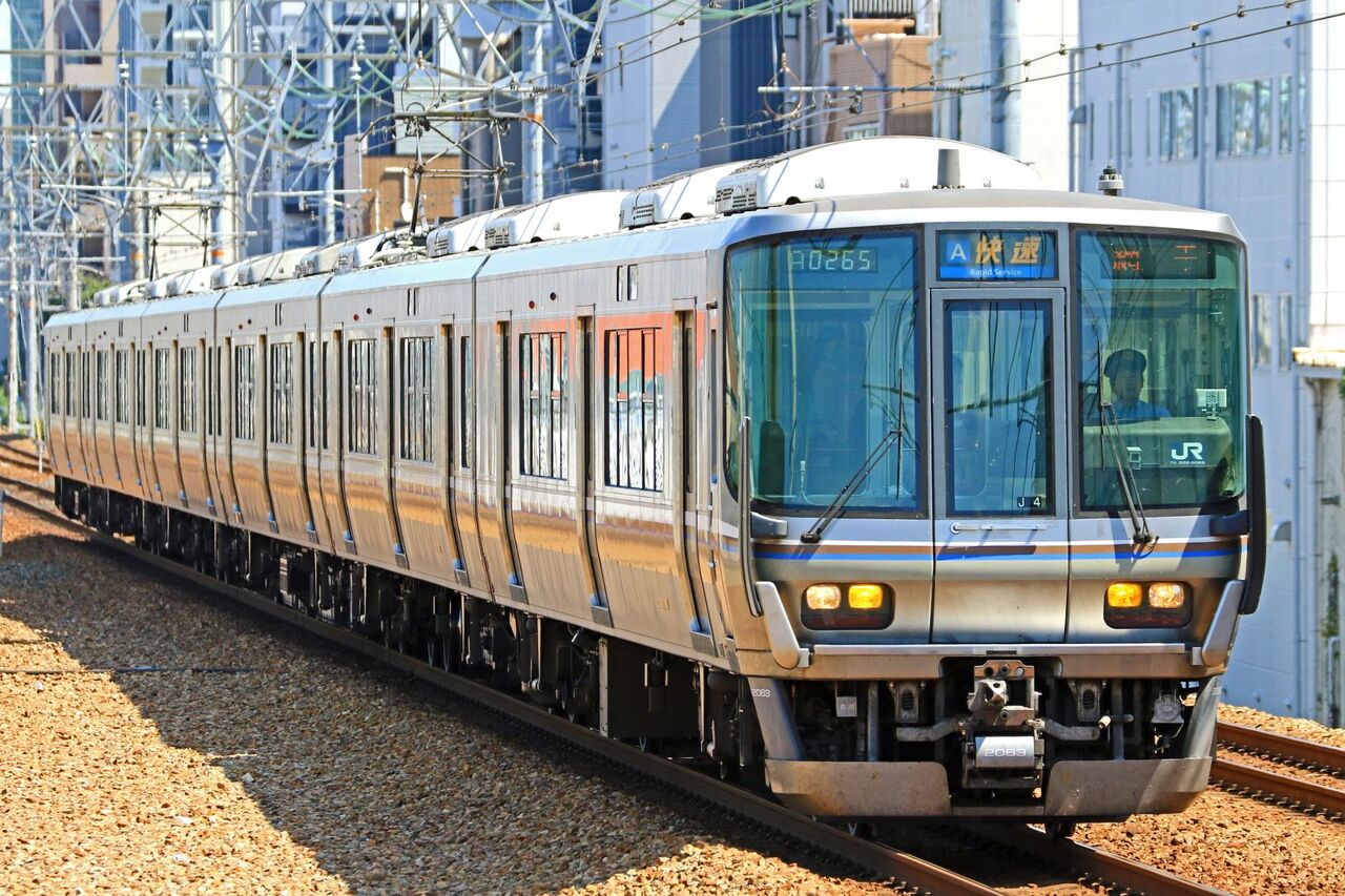 JR西日本 223系2000番台 J4編成 : 鐵道写真公開所 参号機