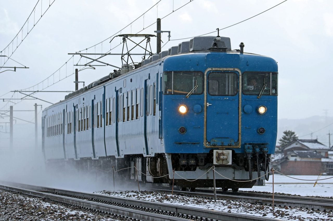 JR西日本 413系475系B04編成 北陸地域色 : 鐵道写真公開所 参号機