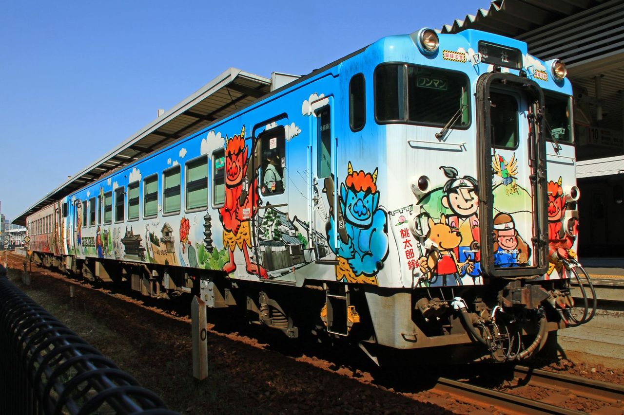 JR西日本 キハ40-3005＋キハ40-3004「桃太郎ラッピング