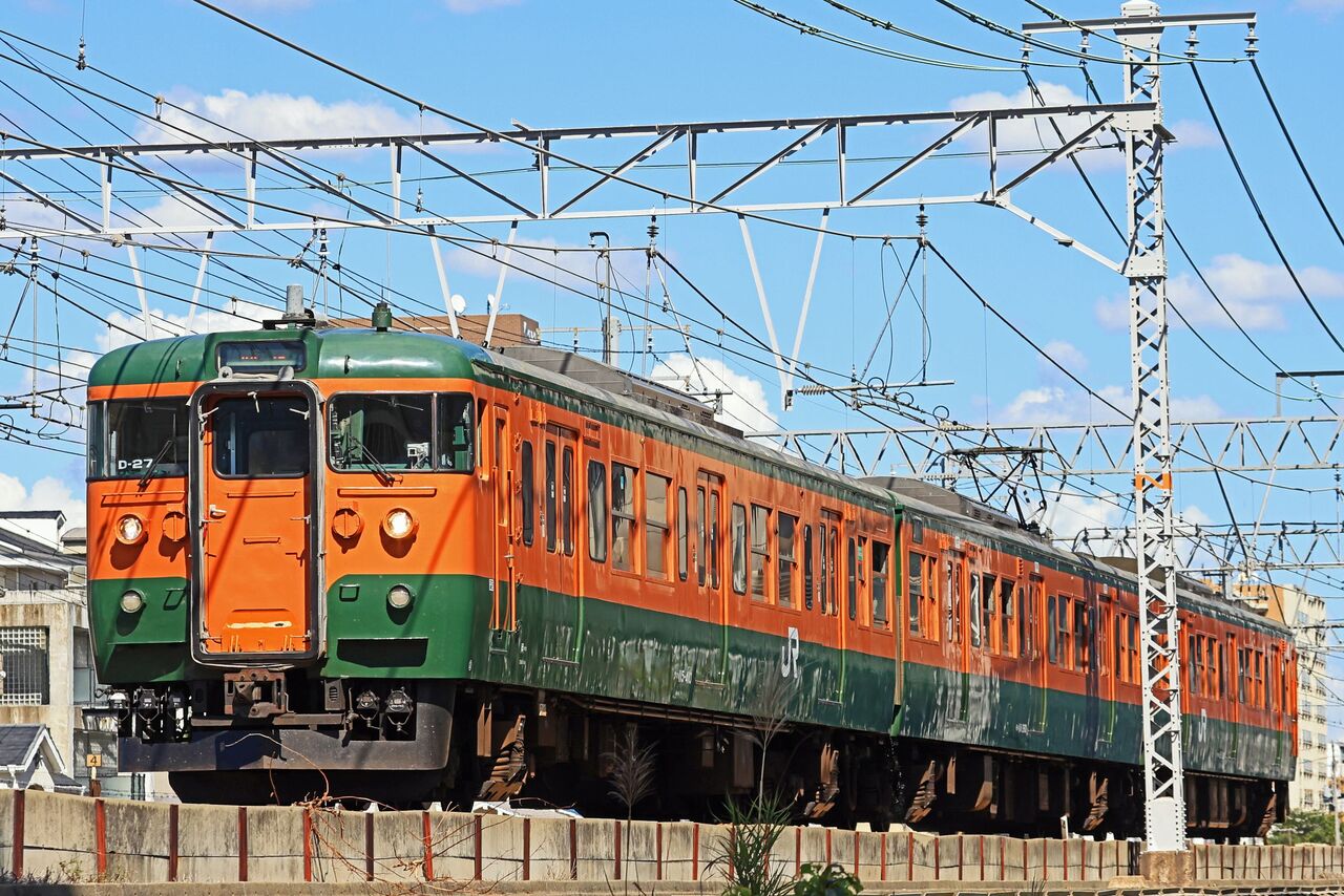 115系300番台 D27編成 JR西日本 115系300番台D27編成 湘南色「団体」@西宮