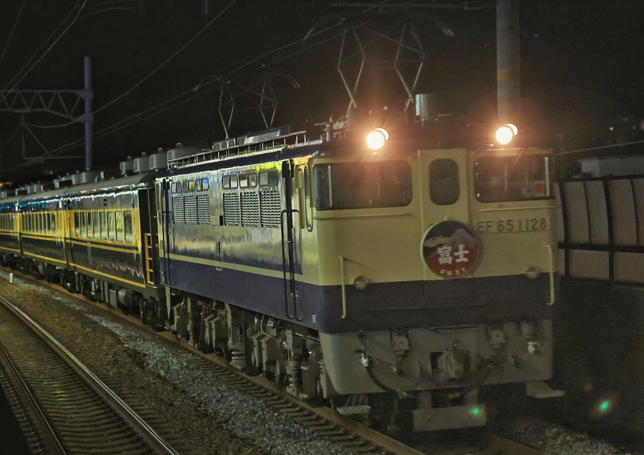 JR西日本 EF65-1128号機牽引「サロンカーなにわ」5B