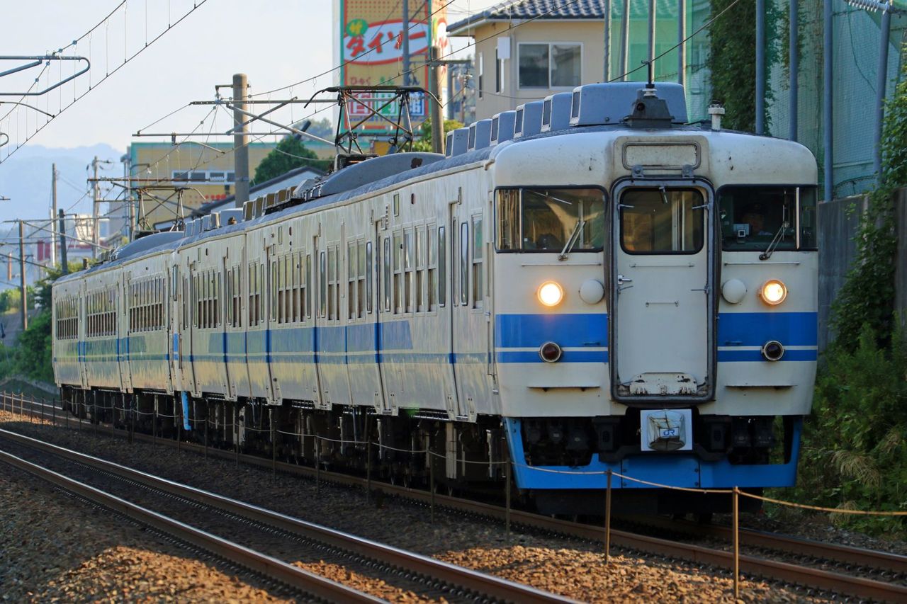413系/683系 413系B08編成が青一色に｜鉄道ニュース｜2012年1月12日掲載
