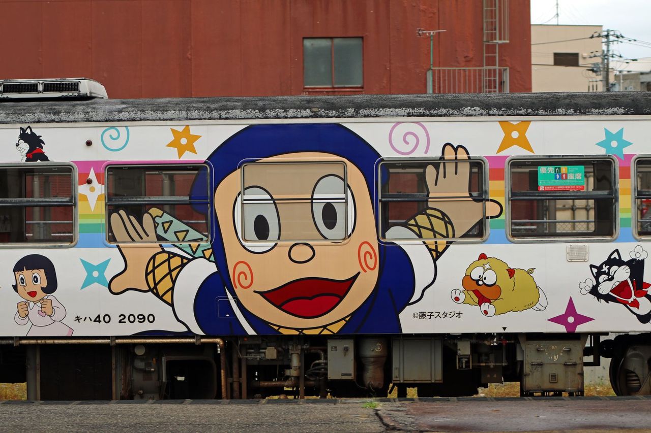 2両 ホビー・楽器・アート キハ40 2137 ハットリくんラッピング塗装