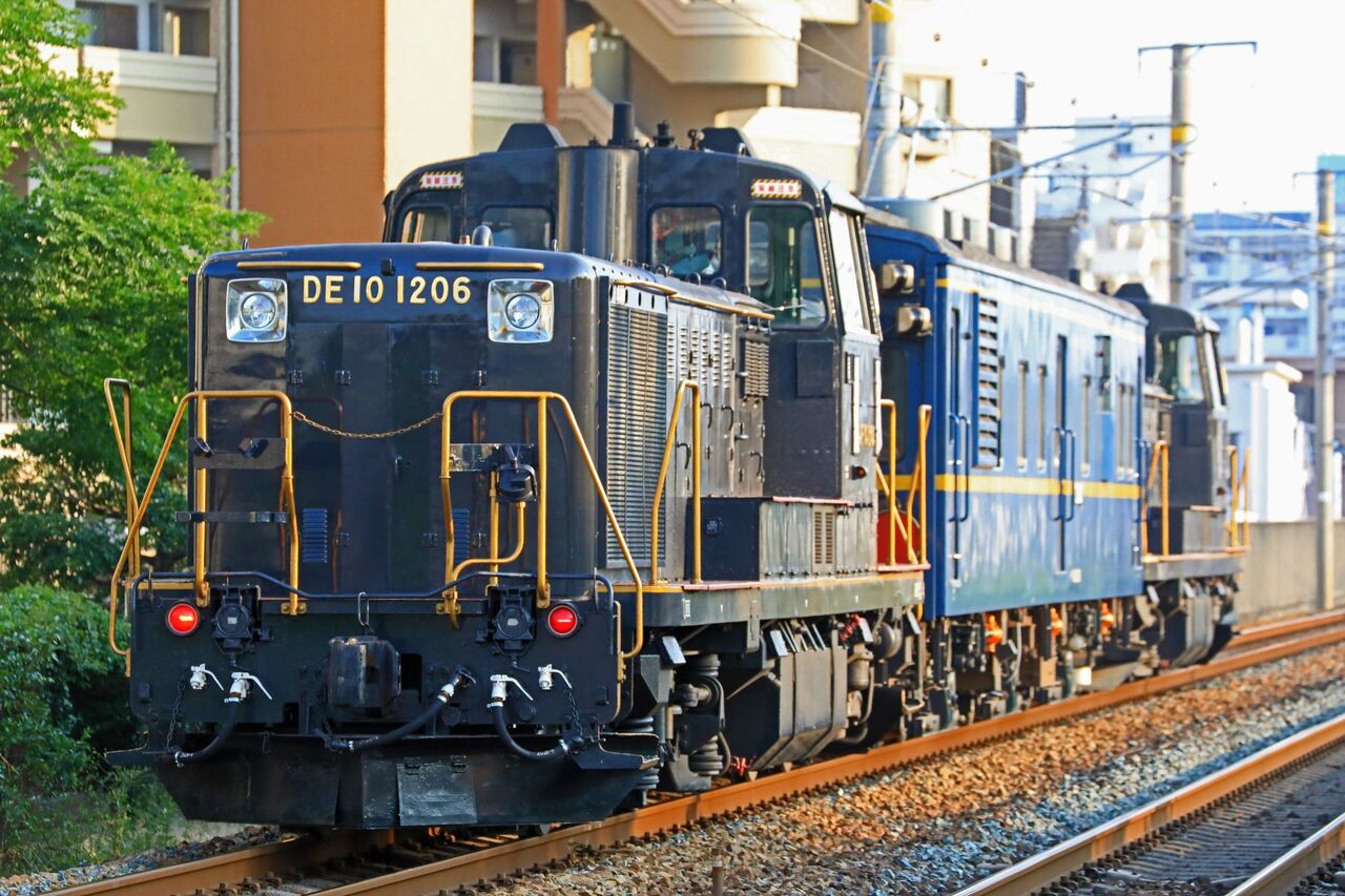 JR九州 DE10-1195号機＋マヤ34-2009＋DE10