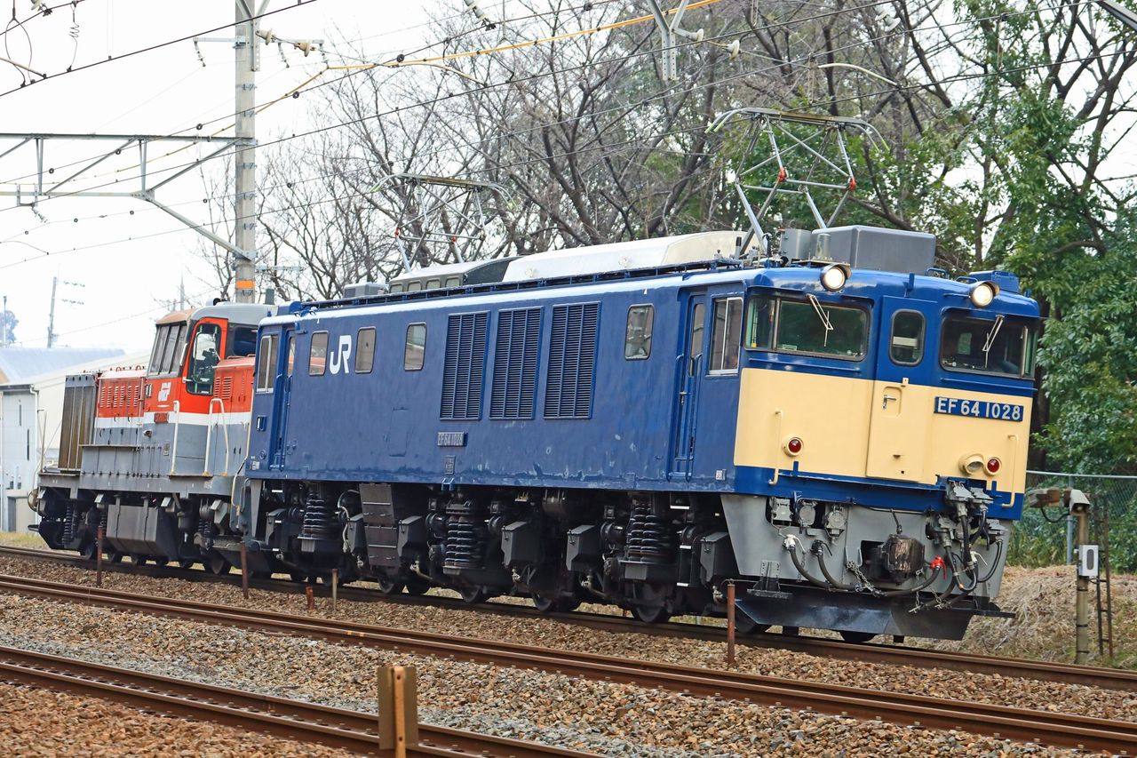JR貨物 EF64-1028号機 国鉄色＋DE10-1726号機