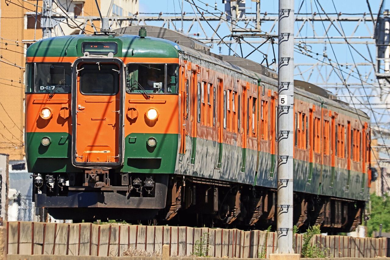 115系300番台　D27編成 JR西日本 115系300番台D27編成 湘南色「団体」＠西宮