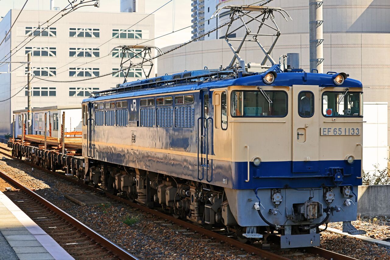JR西日本 EF65-1133号機牽引＋チキ6000形2両