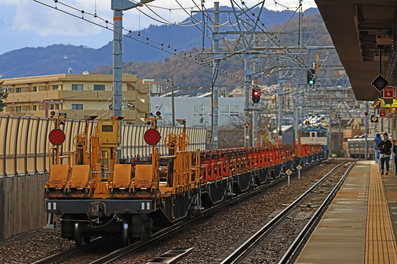 JR西日本 EF65-1135号機 チキ5500形12両 配給