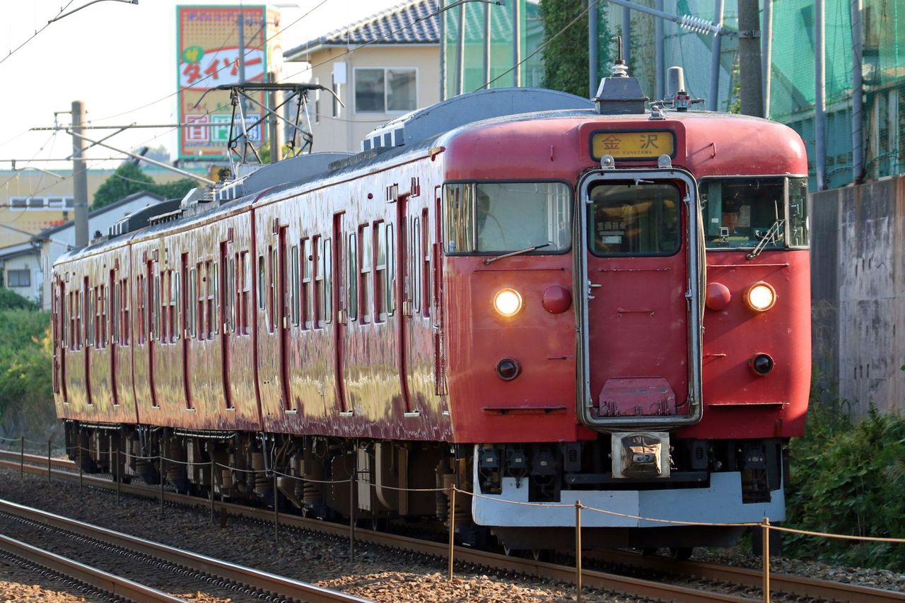 JR西日本 415系800番台C04編成 北陸地域色七尾線用 : 鐵道
