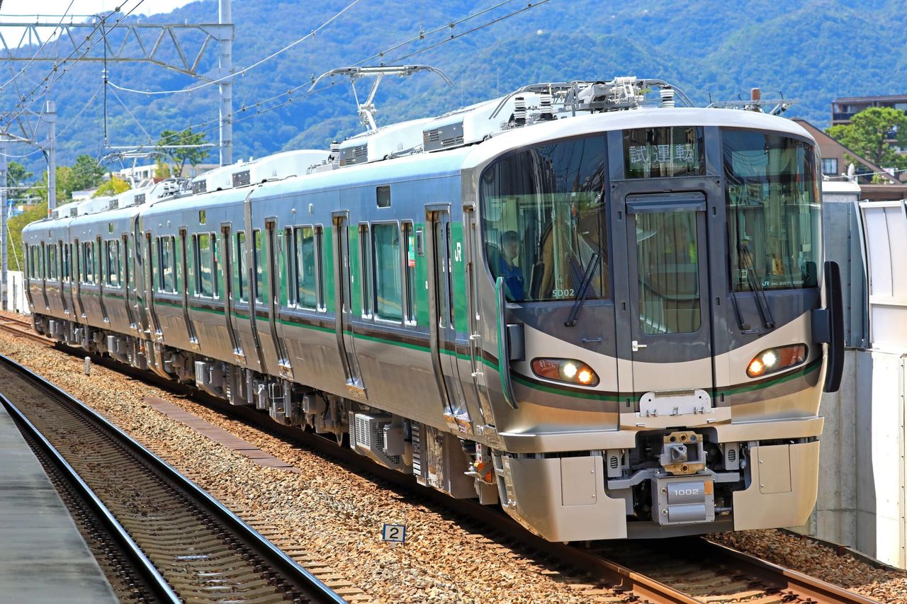 JR西日本 227系1000番台 SD01＋SD02編成 出場