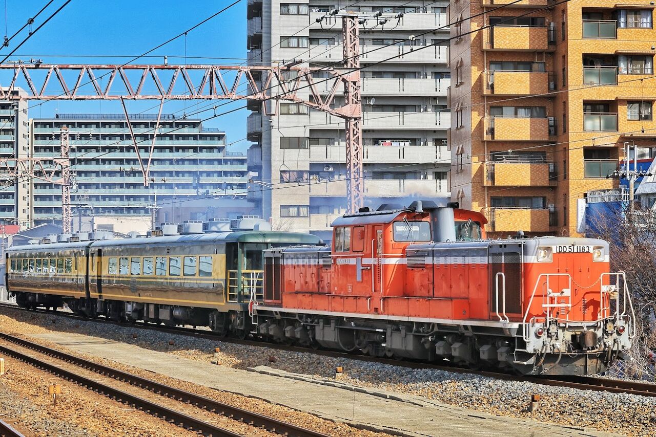 JR西日本 DD51-1183号機牽引「サロンカーなにわ」2B