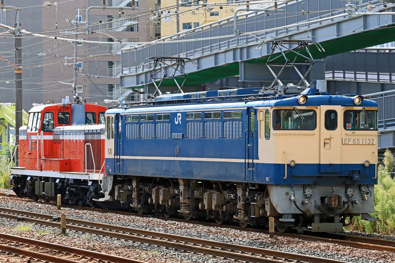 JR西日本 DE10-1152号機 配給輸送 EF65-1132