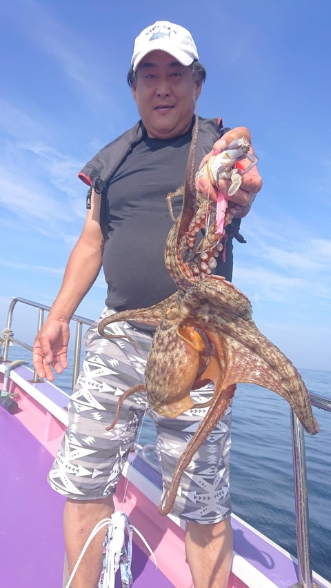 88EBF9F2-F2D0-4F10-842B-F61FFEBE5B23