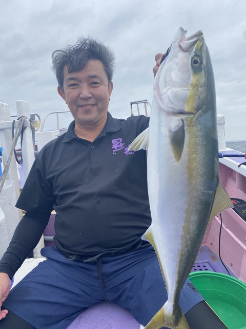 9CAE9DF1-9CBD-4AFE-B324-FBEC5D4CC4C9