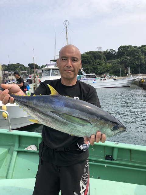 76542A46-5FD6-419E-A9CB-AD1FCD18DB34