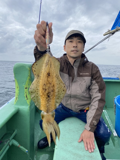 DF07C856-4B09-41D4-B73C-73AA405FCDFA