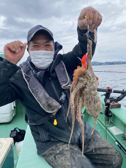 57A12BF5-7D25-4BEB-BEC3-17D88D9DD5E4