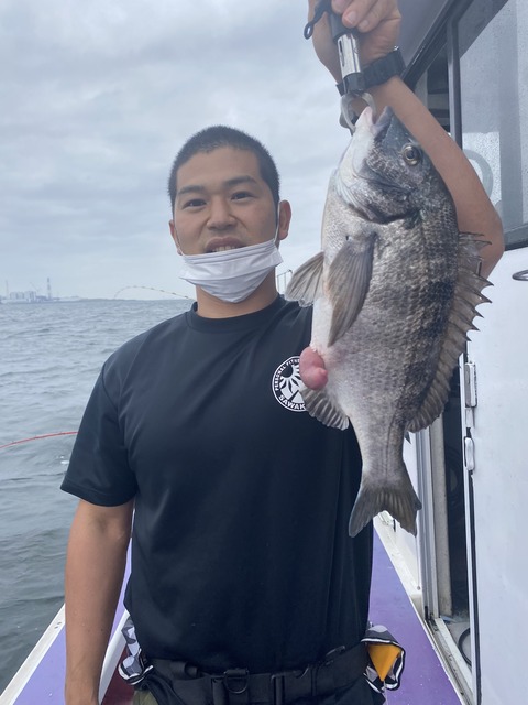 CA476FA3-7B1D-4516-BE6C-87423B5BDD8E