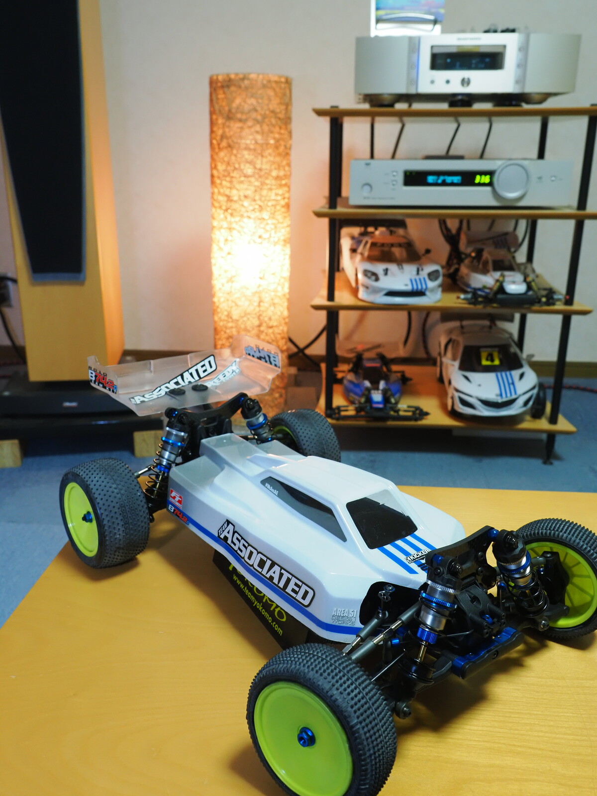 ks　アソシ　RC10 B74.1D 4WD ハイエンドバギー走行少 Team Associated「RC10B74.1」「RC10B74.1D」発表|ラジコンもん