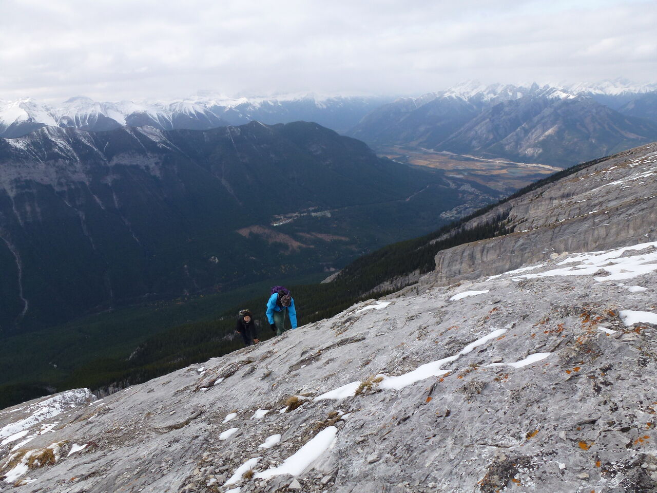 【カナダ】ランドル山へのハイキング（ボウ滝経由）[Canada] Hiking to Mount Rundle (via Bow Falls ...