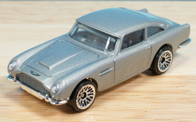 ホットウィール プレミアム 007 アストンマーティン DB5 銃痕Ver